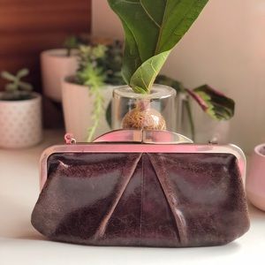 Hobo international clutch